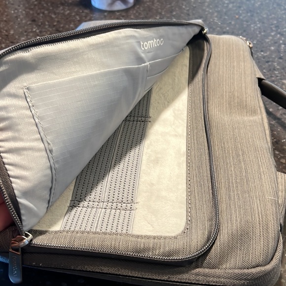 Laptop computer case - Picture 2 of 5